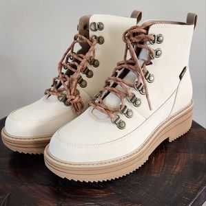 Teva Boots - Never Been Worn